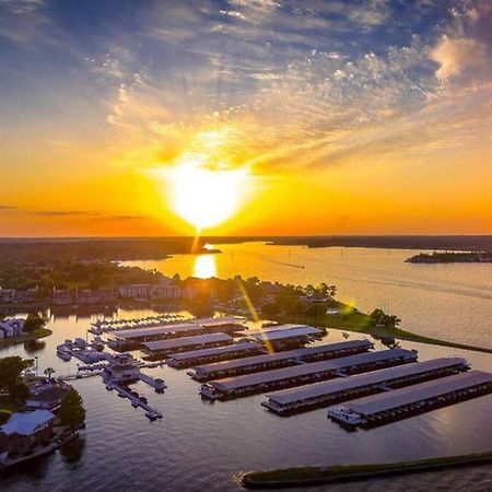 Lakeside Daze! Montgomery Bagian luar foto